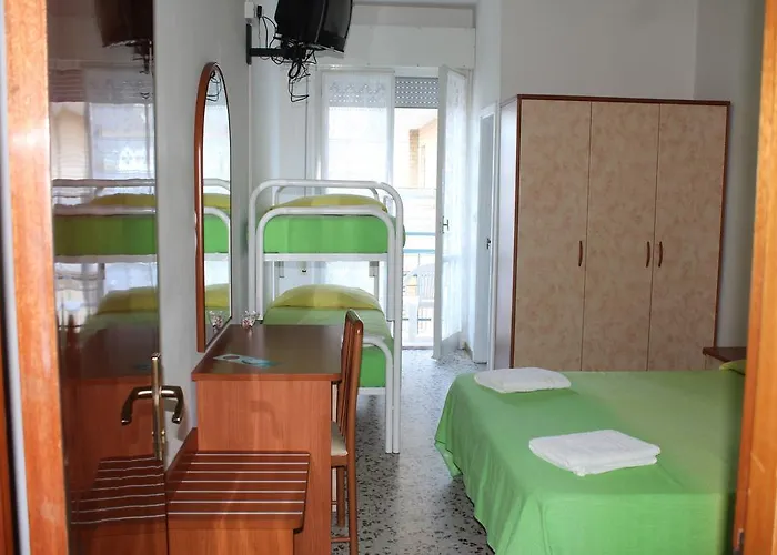 Sunshine Summer Hotel