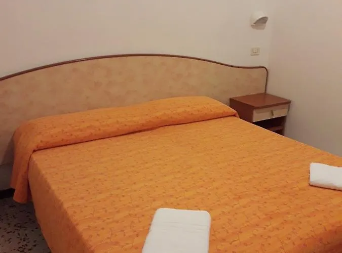 Sunshine Summer Hotel