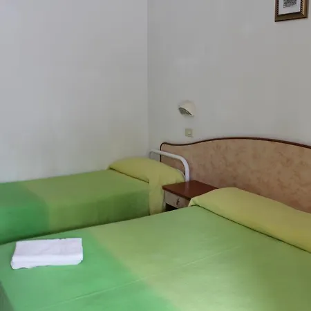 Sunshine Summer Hotel