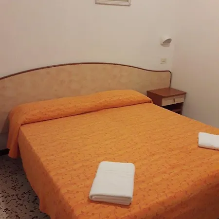 Sunshine Summer Hotel
